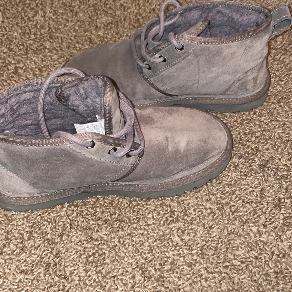 Grey unisex uggs, size mens 6 or womens 7.5